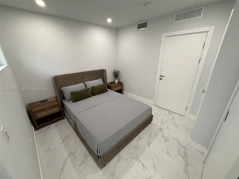 944 Jefferson Ave #15 — Photo 14