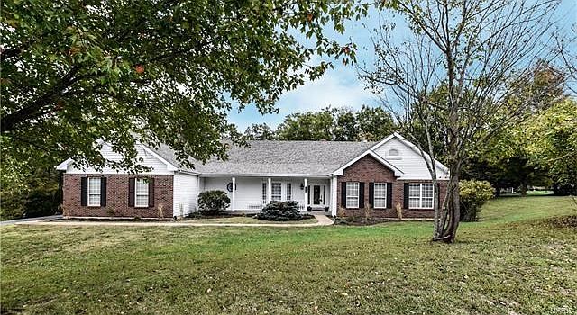 Gorgeous great room ranch on 1+ acre backing to wooded common ground