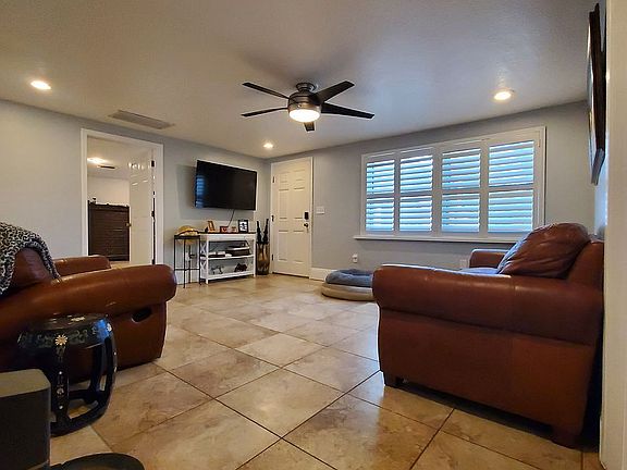 3rd image of 938 Cronley Pl
