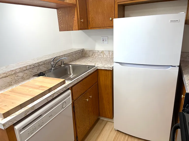 364 Malcolm Ave — Photo 8