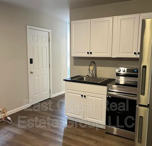 121 E Franklin St #2 — Photo 6