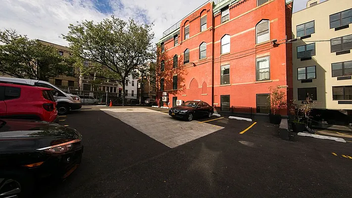 Rented by Nooklyn NYC LLC | media 83