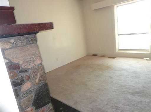 4th image of 917 Manhattan Ave