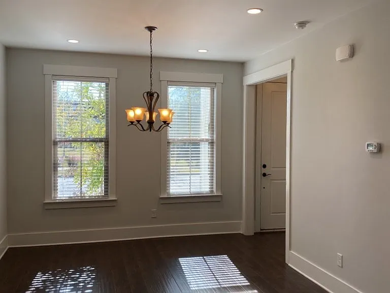 250 Oak Park St — Photo 5
