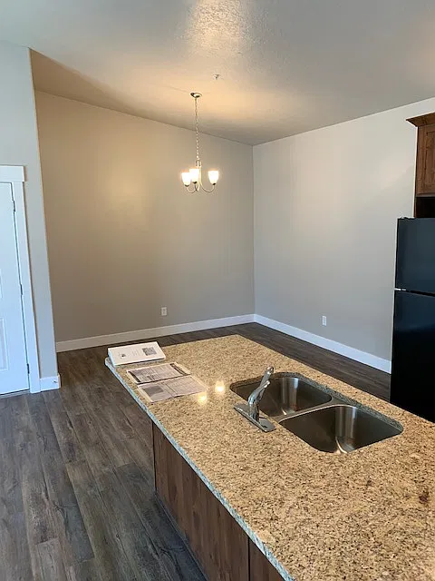 3 bed, 1200 sqft, $2,300 — Photo 3