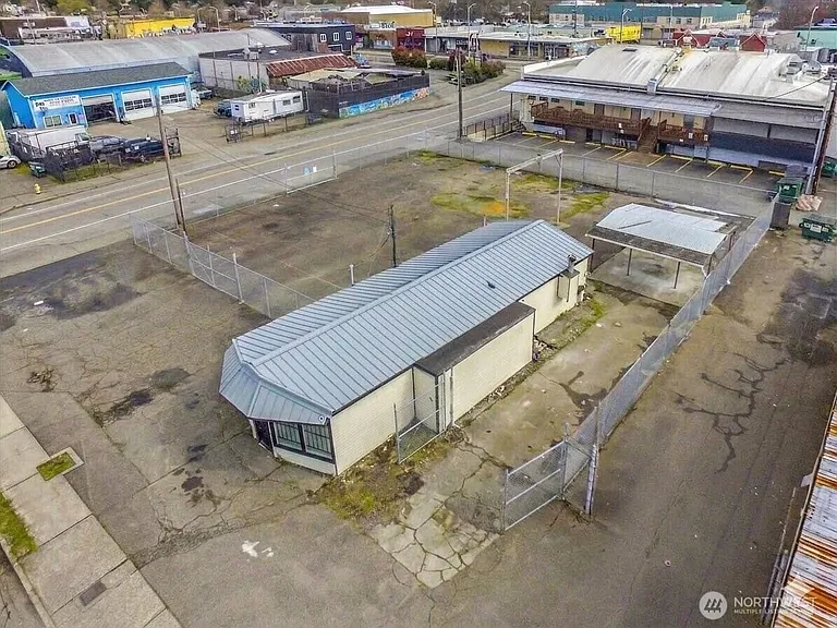 9808 17th Ave SW — Photo 18