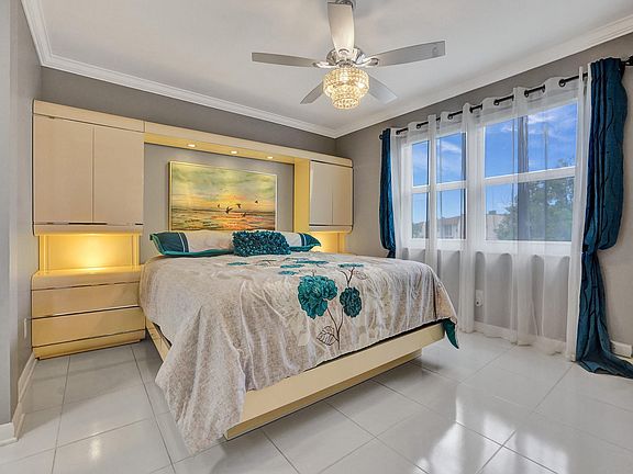 5th image of 9301 Sunrise Lakes Boulevard #302