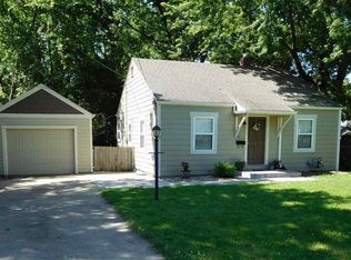 3215 SW 11th St, Topeka, KS 66604