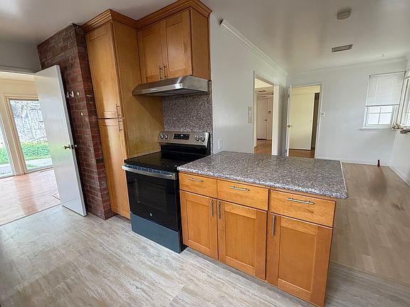 4th image of 860 Toyon Ave