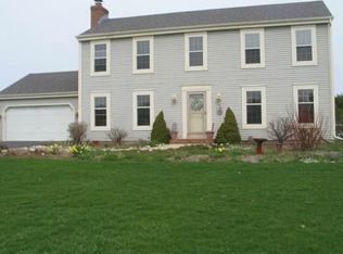 812 Holyhead Dr, Wales, WI 53183