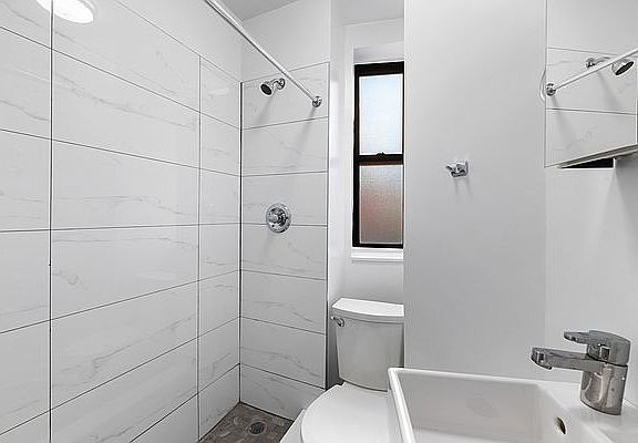 5th image of 122 Norfolk St #34