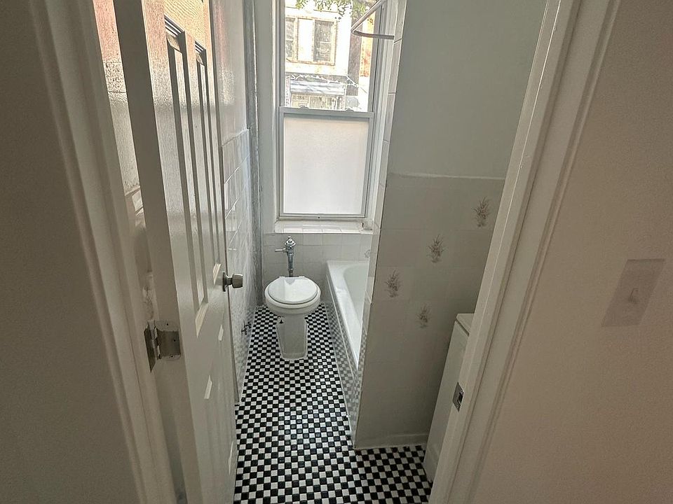 2nd image of 390 Hooper St APT 8B