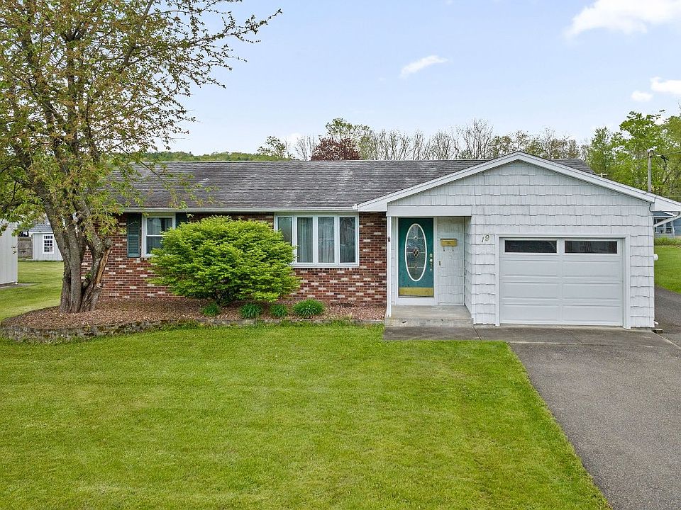 1st image of 19 Hoffman Dr