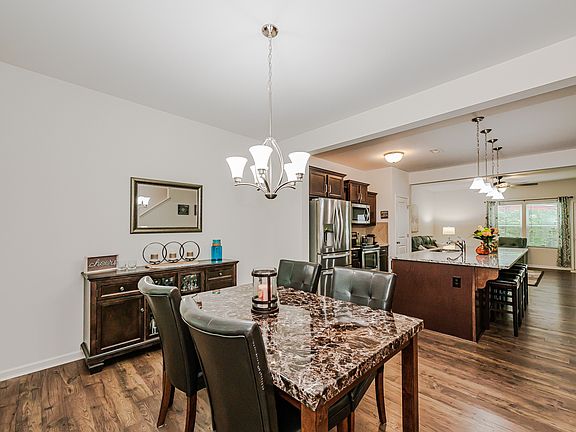 4th image of 3152 Graceland Cres