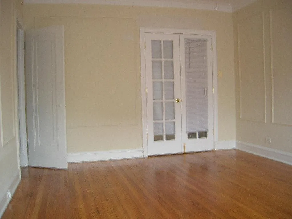 Building Photo - 1439 W Albion Ave #2A