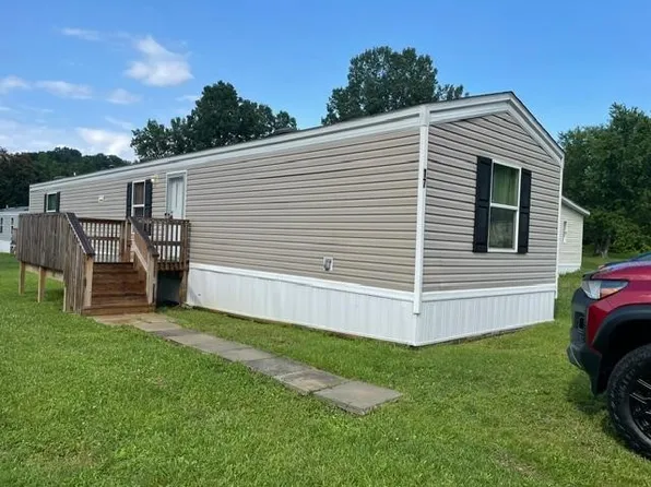 17 Shellie St #C-9, Uniontown, PA 15401