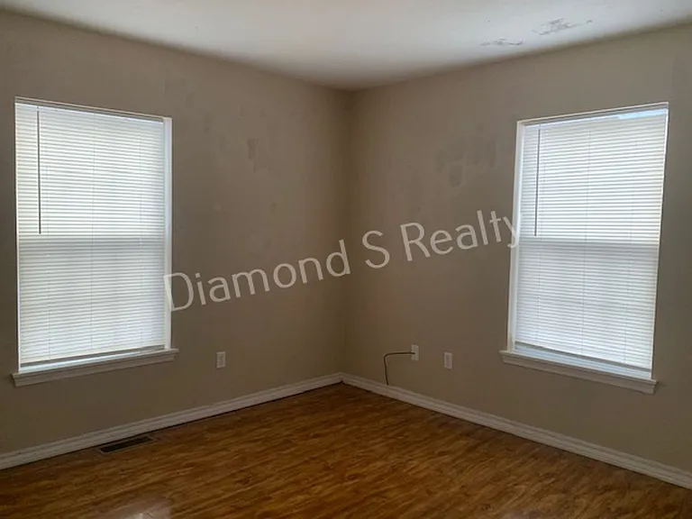 647 W Central St — Photo 11