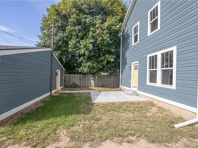 1709 Woodlawn Ave — Photo 30