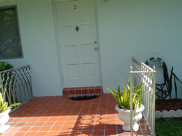 115 Hendricks Isle — Photo 2