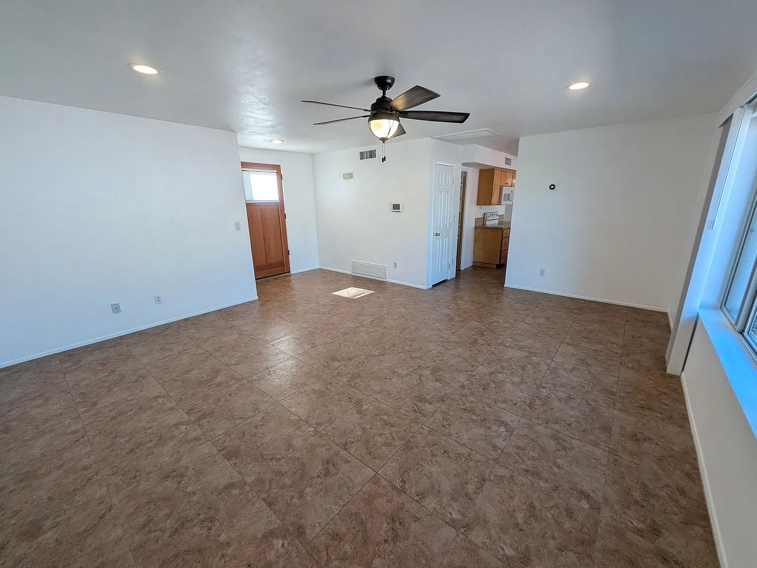 3 bed, 1462 sqft, $1,875 — Photo 4