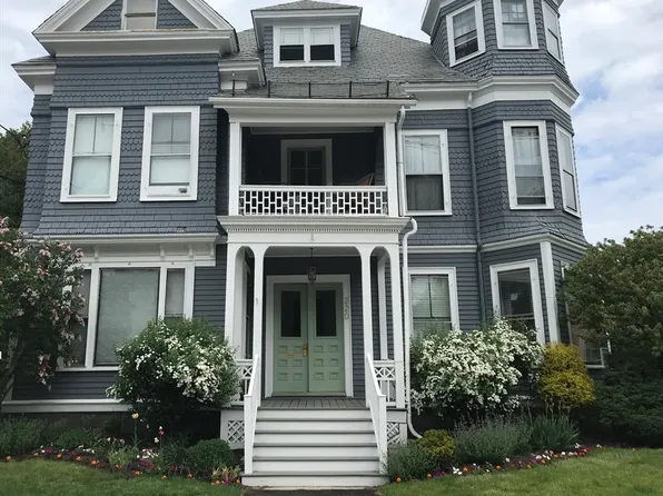 220 High St APT 3, Newburyport, MA 01950