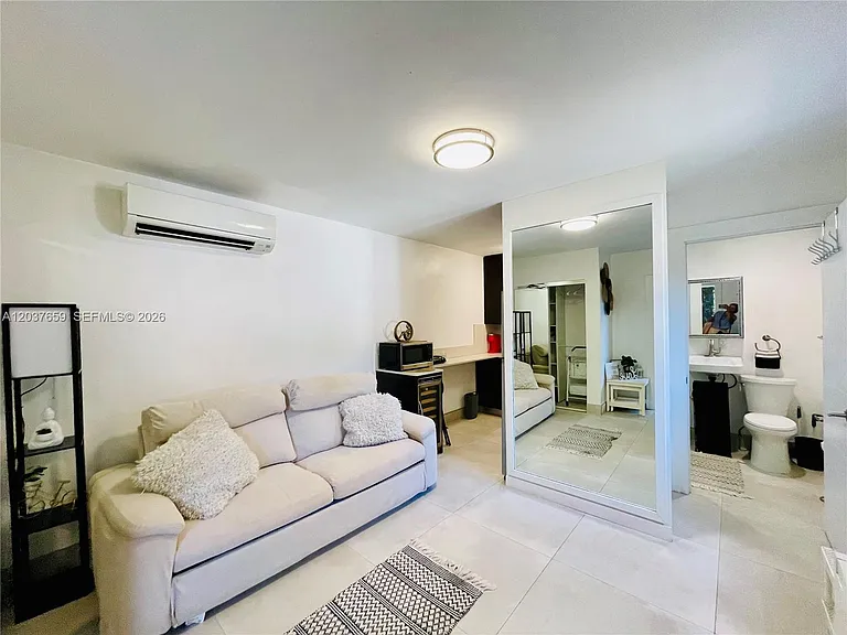 38 NW 52nd St #1 — Photo 1