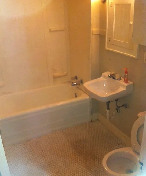 615-617 W Reagan St — Photo 3