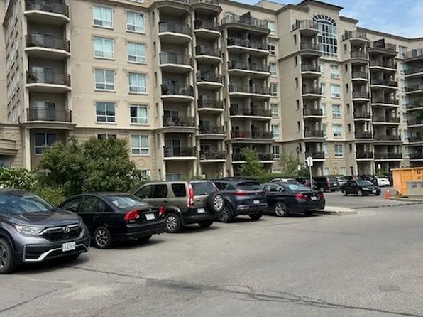 2 Maison Parc Ct #403, Vaughan, ON L4J 9K4