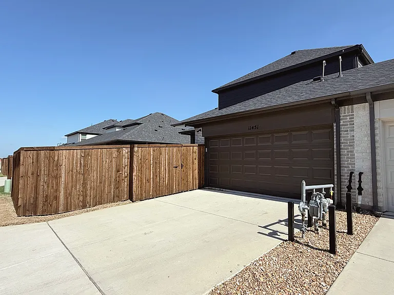11451 Chepstow Cres — Photo 29