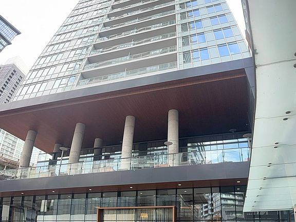 2nd image of 17 Bathurst St #3206
