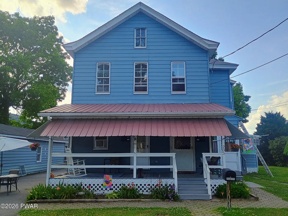 205 Avenue N