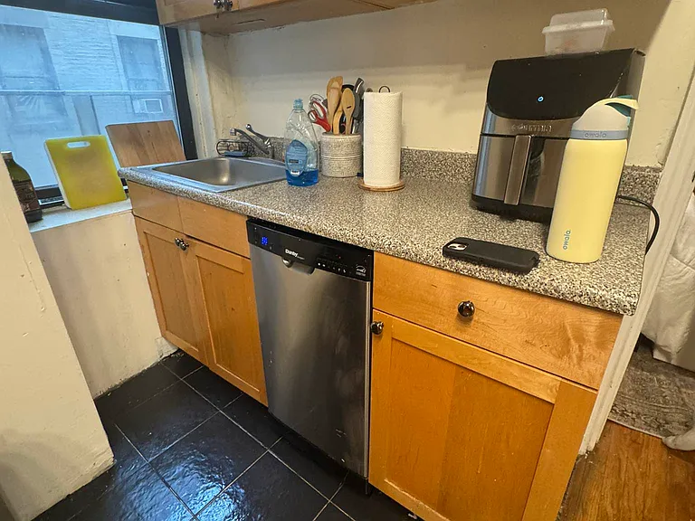 540 E 5th St #10 — Photo 7