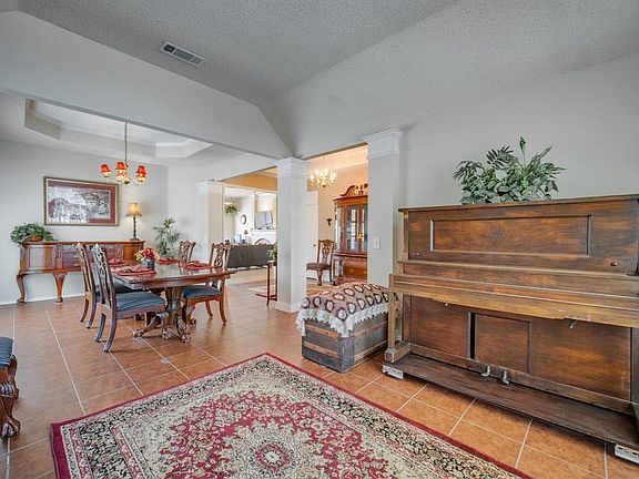 4th image of 1340 Saddleback Ln