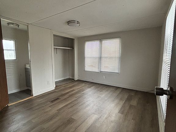 4th image of 140 Green Plains Rd