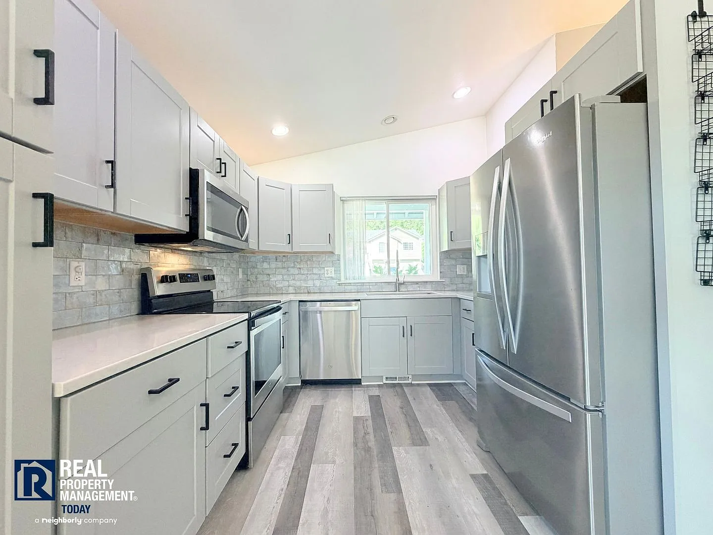 Updated 3-Bedroom Corner-Lot Home with New Carpet, Central A/C & Spacious Backyard! — Photo 4