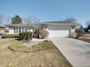 8337 Grandview Ln, Darien, IL
