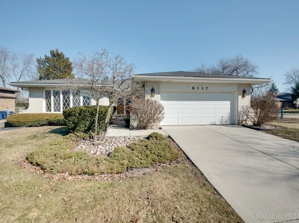 8337 Grandview Ln, Darien, IL 60561