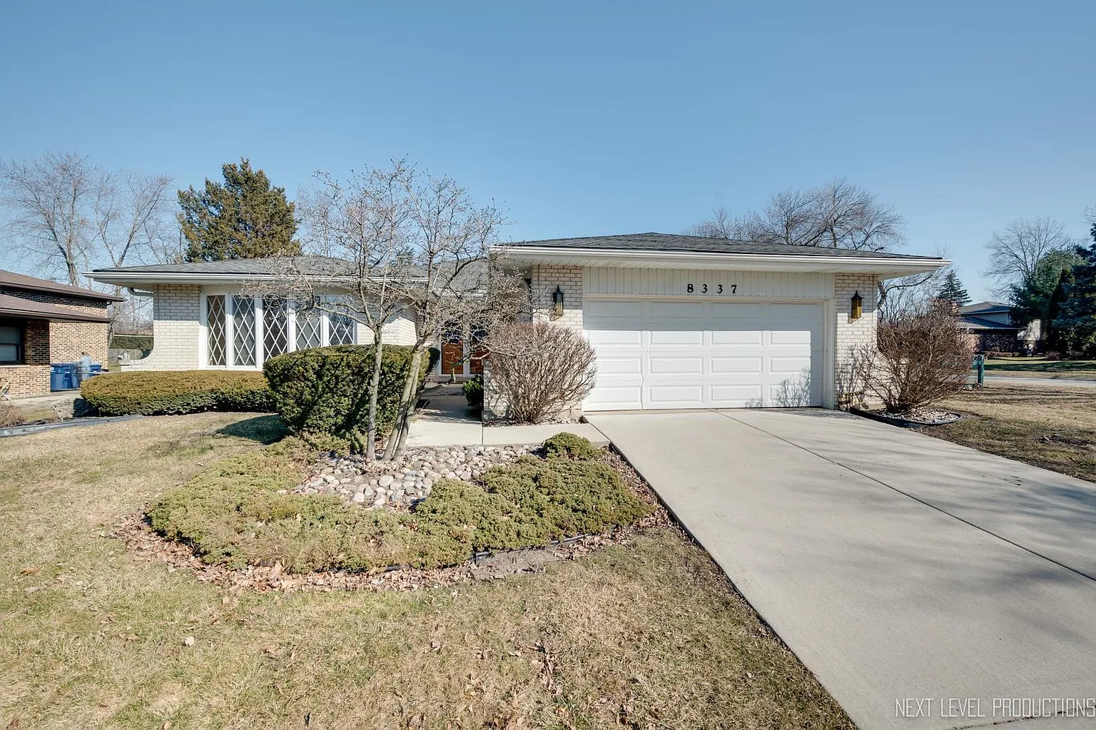 8337 Grandview Ln photo 1