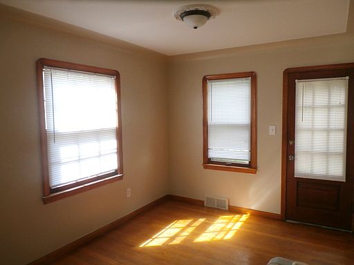 4th image of 20043 Roscommon St