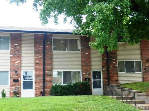 9072 Villaridge Ct, Saint Louis, MO 63123