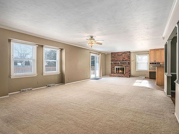 3rd image of 1520 E Lake Dr W