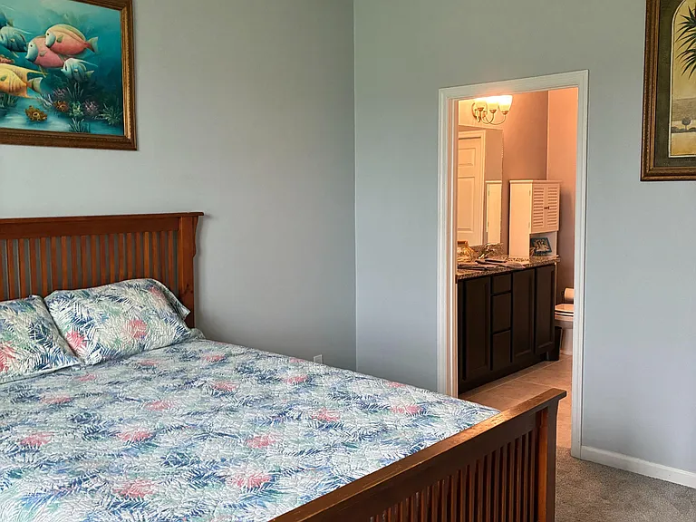 Room2: Ensuite ba