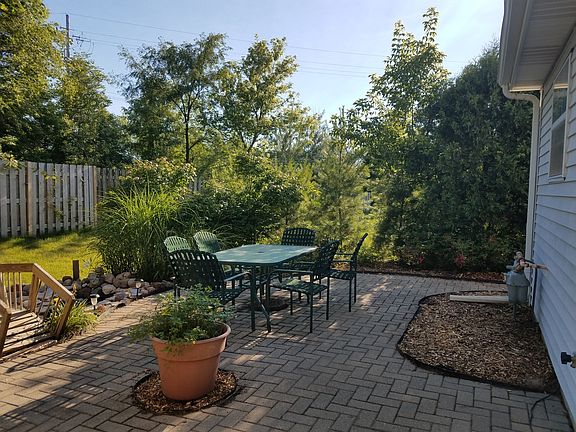 5th image of 511 Newbury Dr
