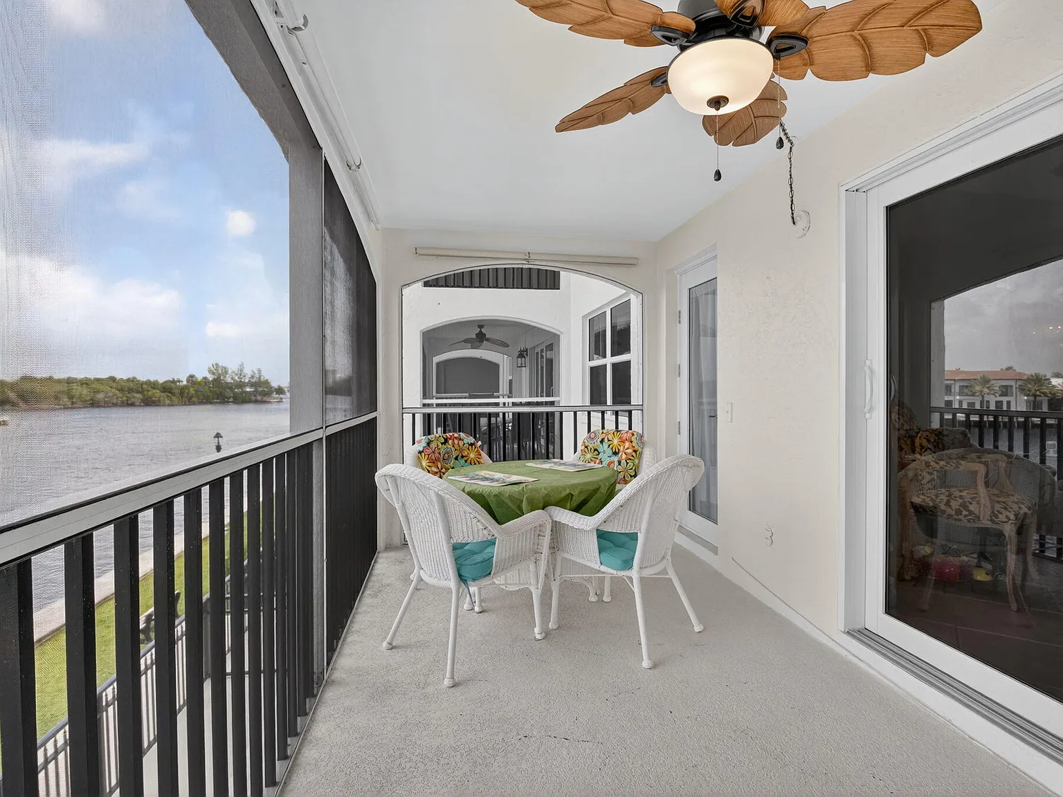 2 bed, 2.0 bath, 1186 sqft, $6,000 — Photo 3