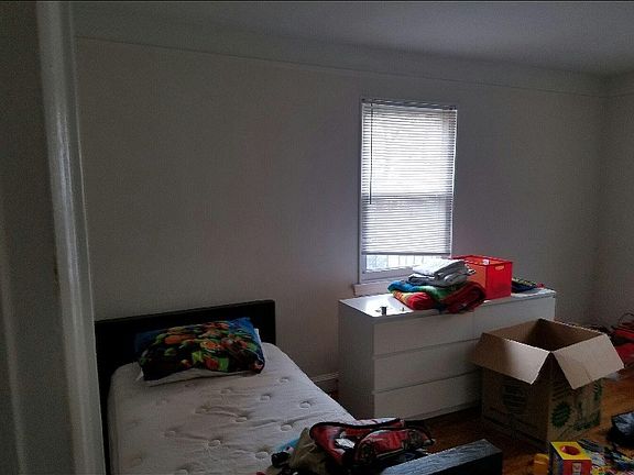 4th image of 2341 Wallace Ave #2