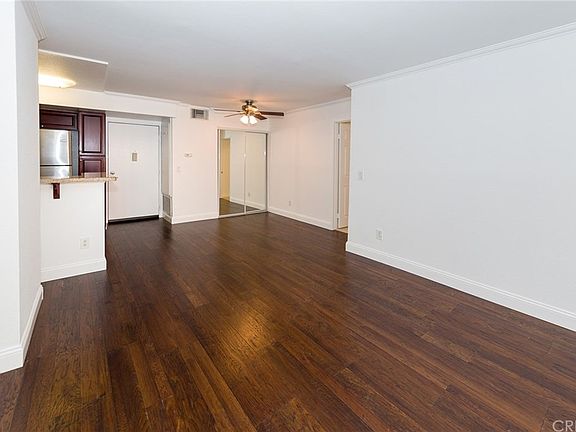 3rd image of 5540 Owensmouth Ave APT 124