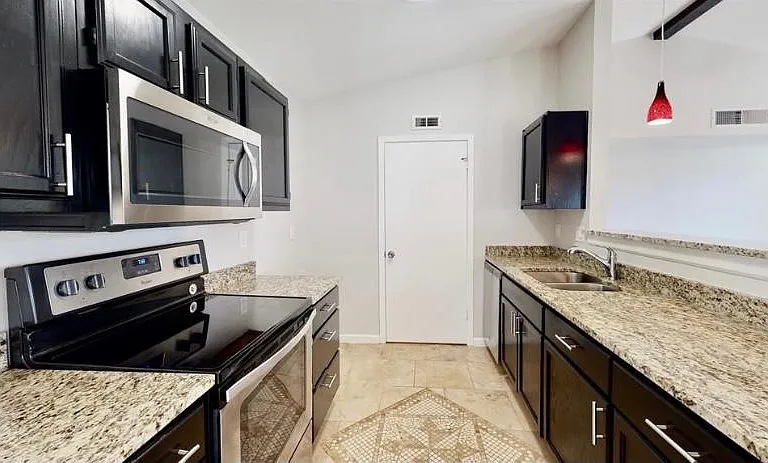4511 Chapman St — Photo 13