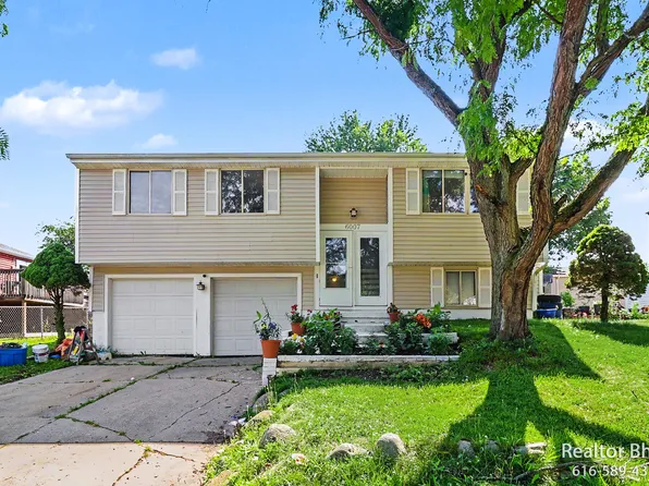 6007 Rockingham Dr, Lansing, MI 48911