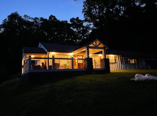 1724 Long Crescent Dr, Bristol, VA 24201