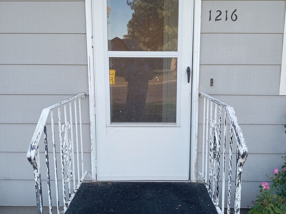 1st image of 1214 & 1216 SW 11th St